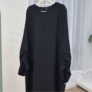 Black Winter Abaya with Scrunched Sleeves
